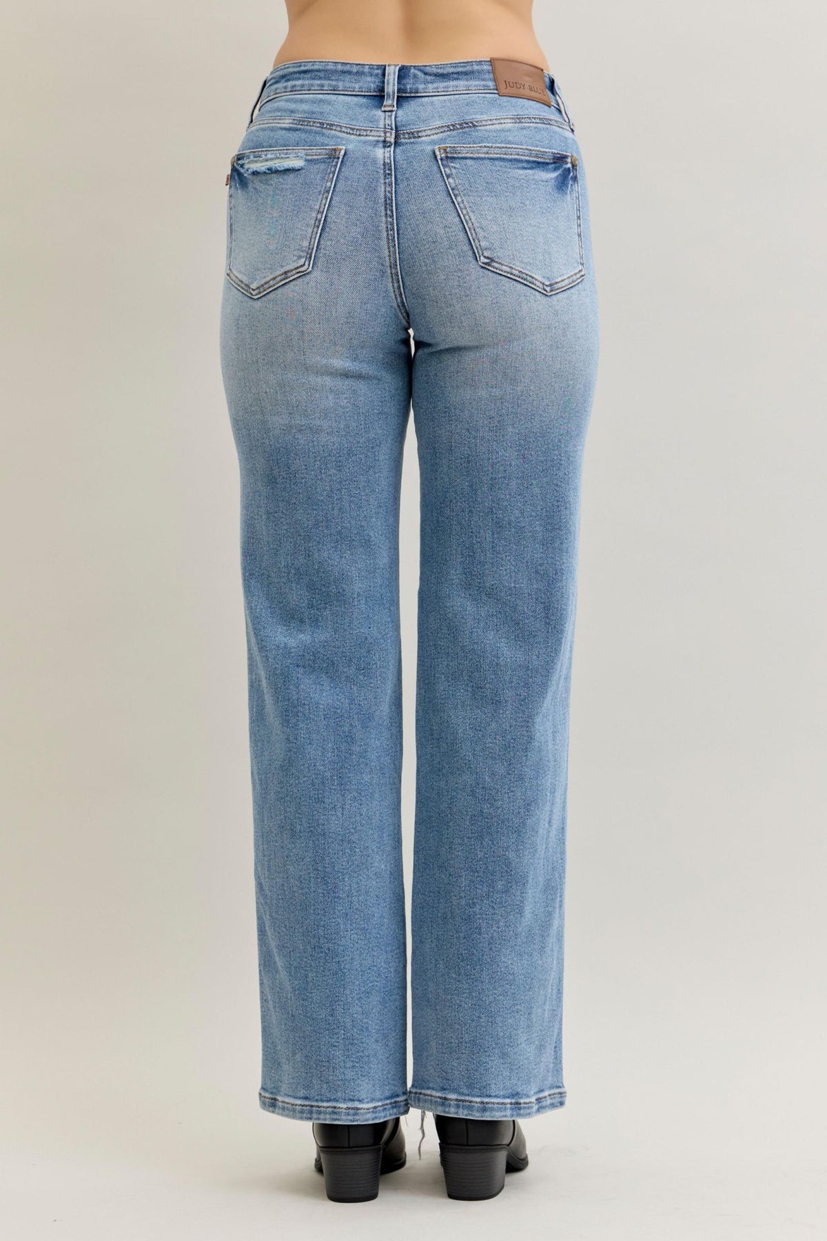 Tiffany 90’s Straight Rigid Magic Jeans